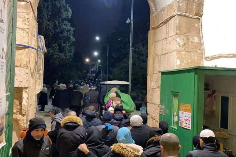 Palestine: Thousands attend “Great Fajr” prayer in Jerusalem, W. Bank and Gaza Palestine: Thousands attend “Great Fajr” prayer in Jerusalem, W. Bank and Gaza